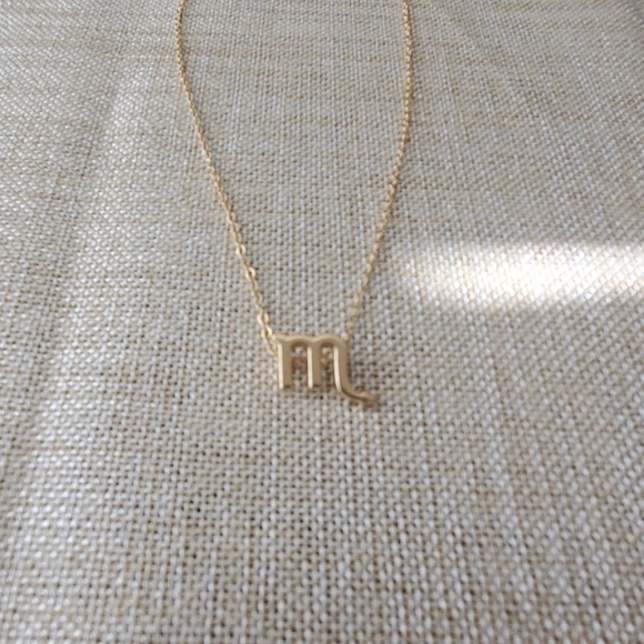 Scorpio astrological sign gold necklace - Picture 5 of 6